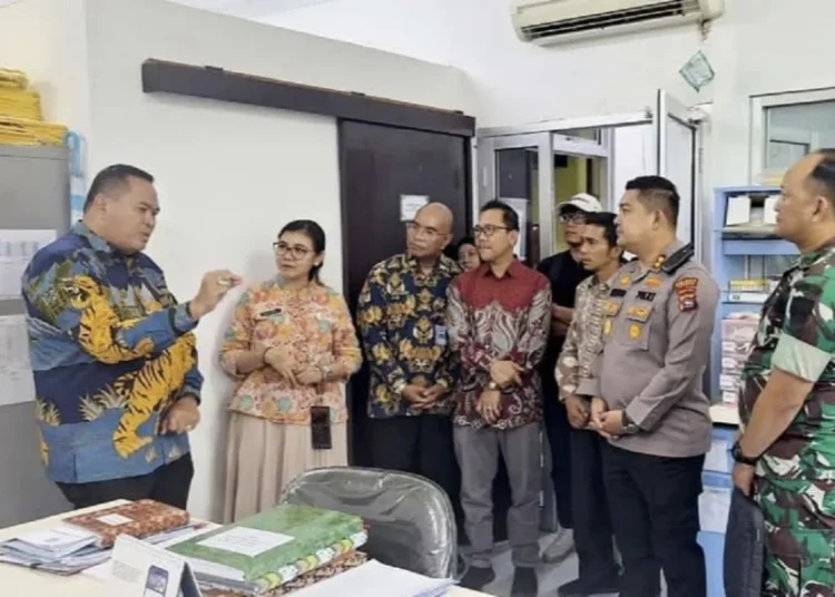 Wali Kota Pariaman, Yota Balad (kiri) saat kunjungan ke Balai Besar Rehabilitasi BNN, dr. Elvina Katerin Sahusilawane.