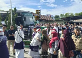 Wakil Wali Kota Ibnu Asis Lepas Keberangkatan Jemaah Haji Bukittinggi Kloter 15