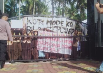 Diduga Lakukan Tindakan Asusila, Oknum TU SMA di Padang Pariaman Dituntut Mundur