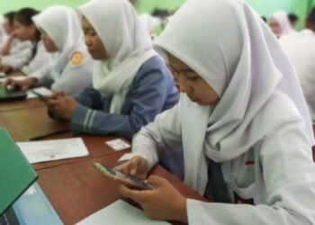 Berlaku untuk Pelajar dan Guru di Sumbar, Penggunaan Ponsel di Sekolah Dibatasi