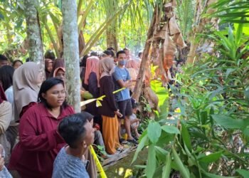 Lokasi Pembongkaran Sumur Diduga Tempat Terkuburnya Dua Mahasiswi Dipadati Warga