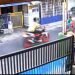 Video Detik-detik Bocah Tertabrak Motor saat Mengayuh Sepeda di Padang