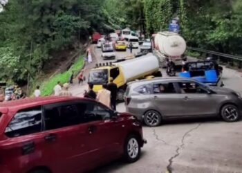 Sitinjau Lauik Padang Macet Parah 24 Jam, Antrean Kendaraan Capai 4 Kilometer