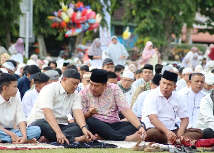Pemerintah Kota Pariaman menggelar pelaksanaan Shalat Idul Adha 1446 Hijriah di Lapangan Merdeka, Kelurahan Kampung Perak, Kecamatan Pariaman Tengah, Jumat (6/6).