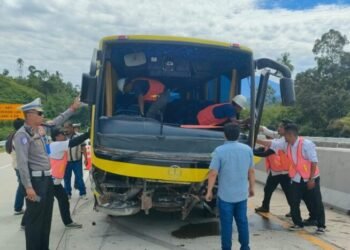 Dua Orang Jadi Korban dalam Kecelakaan Bus di Jalan Tol Padang-Sicincin