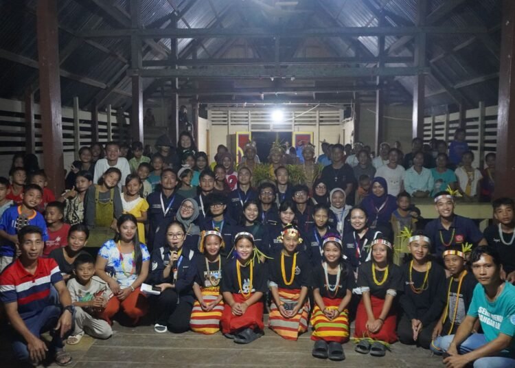 Sebanyak 18 pemuda dari berbagai daerah di Indonesia mengikuti program Ekspedisi Pulau Terluar 5.0 yang berlangsung pada 9–19 Juni 2025 di Desa Madobag, Siberut Selatan, Kepulauan Mentawai, dalam program Ekspedisi Pulau Terluar 5.0.