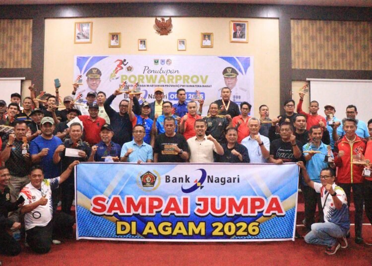 Foto bersama saat penutupan Pekan Olahraga Wartawan Provinsi (Porwarprov) Sumbar–Bank Nagari Open 2025, Minggu (22/6/2025).