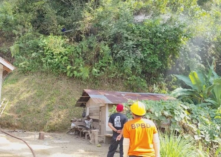 ebakaran lahan di Kecamatan Harau Limapuluh Kota mendekati permukiman warga. IST