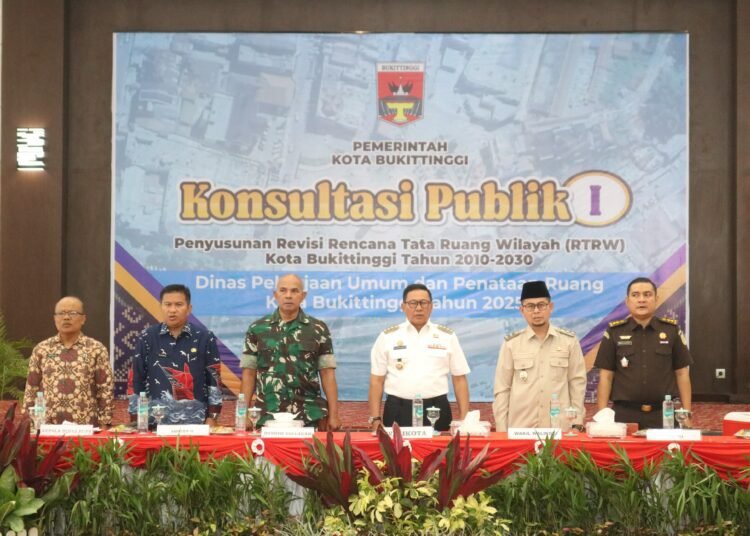 Pemko Bukittinggi menggelar Konsultasi Publik dalam rangka Revisi Peraturan Daerah Nomor 11 Tahun 2017. (foto: Pemko Bukittinggi).
