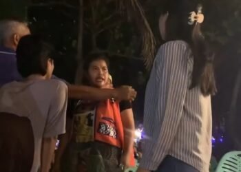 Video: Tukang Parkir dan Wisatawan Adu Mulut di Pantai Padang