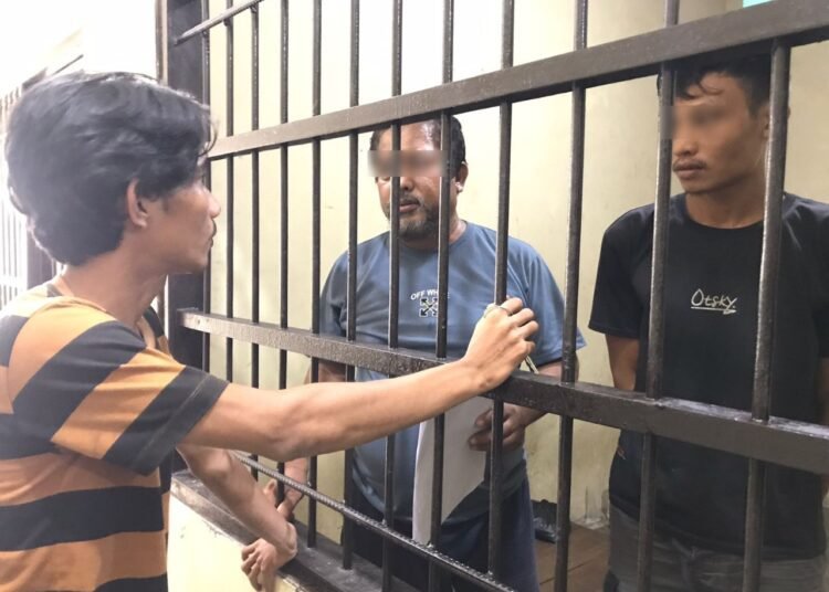 Kakek dan paman yang memerkosa anak di bawah umur hingga hamil di Kepulauan Mentawai ditahan polisi. (foto: Dok. Polsek Sipora).