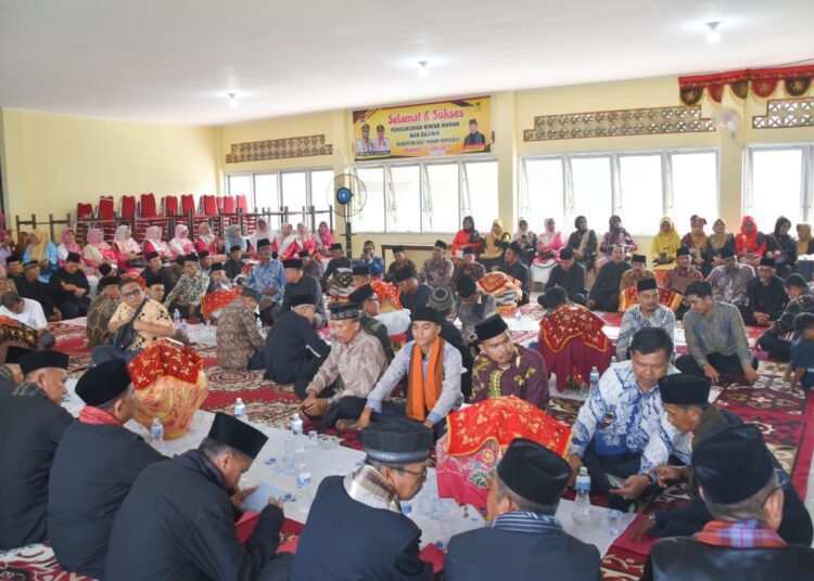 Pengukuhan Ninik Mamak Nan Bajinih Adat. (foto: Diskominfo Padang).