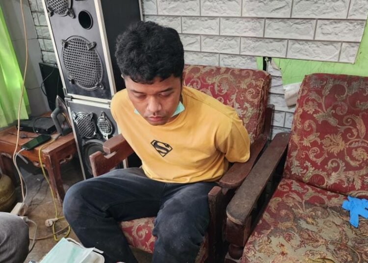 SJ alias Wanda (25), terduga pembunuh tiga gadis di Padang Pariaman, ditangkap di rumahnya di kawasan Pasar Usang, Nagari Sungai Buluh, Kecamatan Batang Anai, pada Kamis (19/6) dini hari. Foto: IST