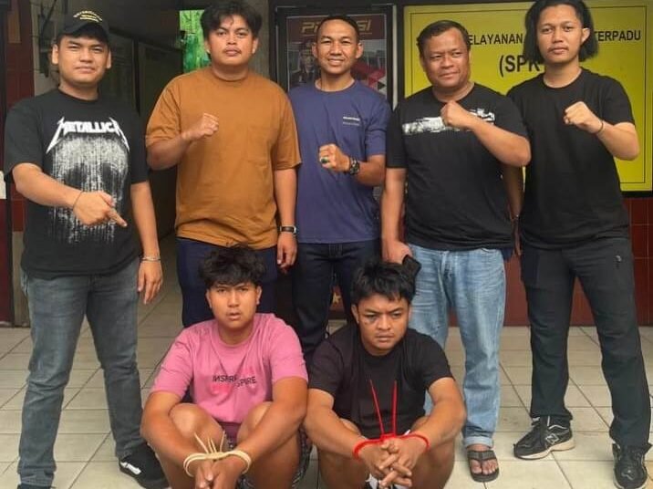 Polresta Bukittinggi menangkap dua tersangka perampok di Jorong Galudua, Nagari Koto Tuo, Kecamatan IV Koto, Agam. Polisi menangkap keduanya di sebuah apartemen di Banten pada Kamis (19/6). Foto: Polresta Bukittinggi