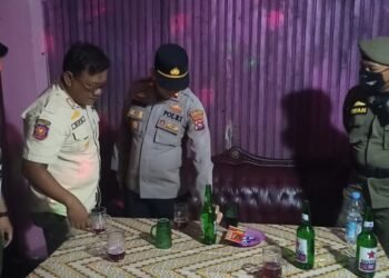 15 Kafe Ilegal di Padang Pariaman Disegel, Polisi Amankan Miras dan Pemandu Lagu