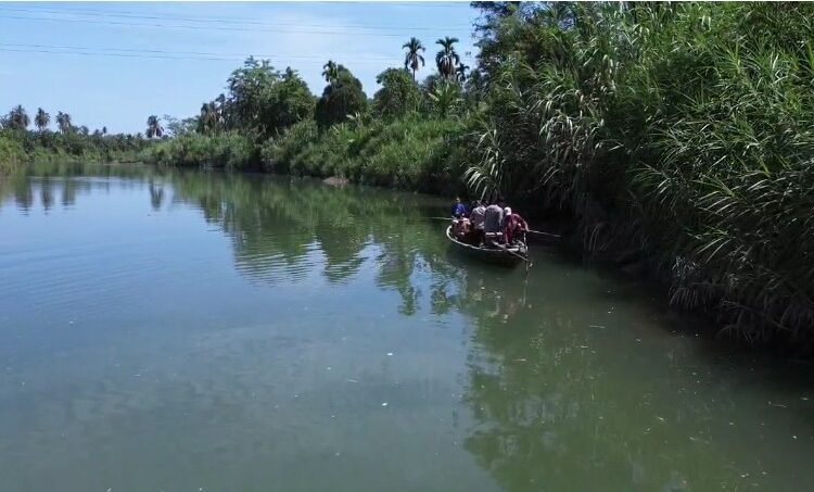 Tim gabungan menyisiri Sungai Batang Anai untuk mencari empat potongan tubuh lainnya yang masih hilang. (foto: IST).