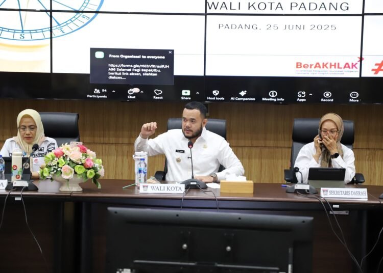 Wali Kota Padang Fadly Amran saat Workshop Reformasi Birokrasi. (foto: Diskominfo Padang).