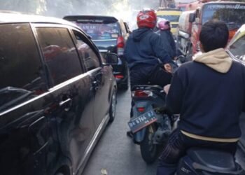 Ribuan Kendaraan Masih Terjebak Macet di Sitinjau Lauik, Pengendara Mengeluh