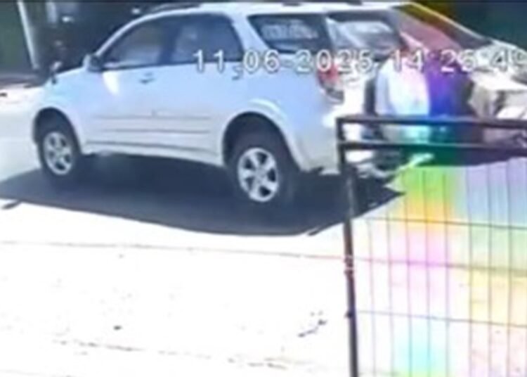Tangkap layar video kecelakaan mobil di Payakumbuh, Rabu (11/6)
