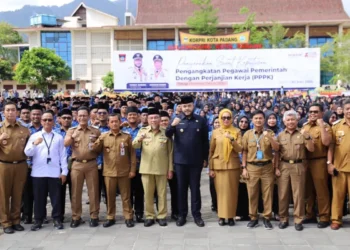 Wali Kota Padang Serahkan SK Pengangkatan 2.844 PPPK Formasi 2024