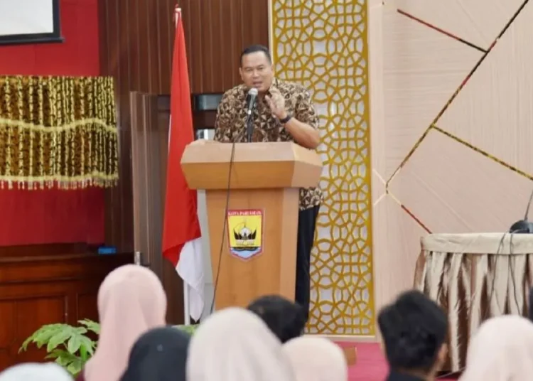 yota Balad saat membuka Pelatihan Penggunaan Tools Data Perencanaan dan Layanan dalam Arsitektur dan peta Rencana Sistem Pemerintahan Berbasis Elektronik (SPBE) di Pariaman