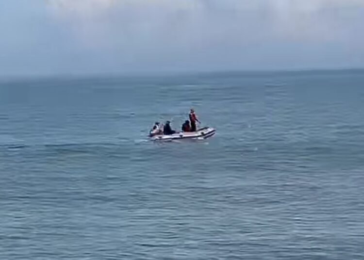Tim SAR lanjutkan pencarian korban tenggelam di Pantai Koto Marapak, Padang masuki hari kedua, Rabu (4/6)