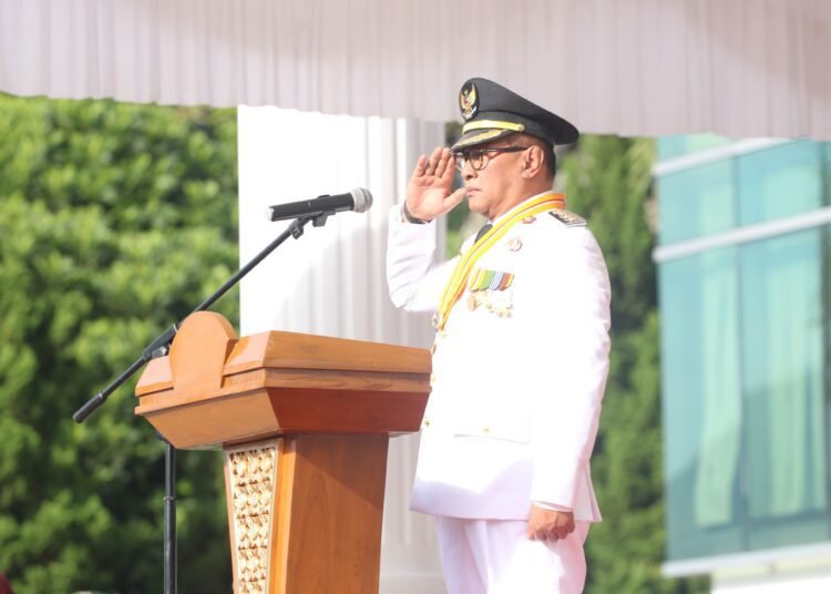 Wali Kota Bukittinggi, Ramlan Nurmatias saat menggelar upacara peringatan Hari Lahir Pancasila. (foto: Pemko Bukittinggi).