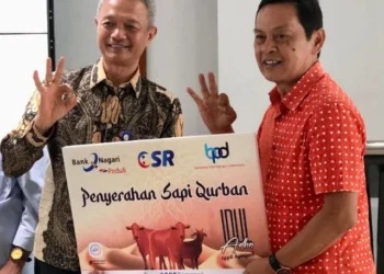 Bank Nagari Salurkan 13 Hewan Kurban untuk Masyarakat dan Mitra di Sumbar