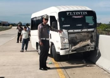 Mobil Tabrak Beton di Jalan Tol Padang–Sicincin, Satu Orang Jadi Korban