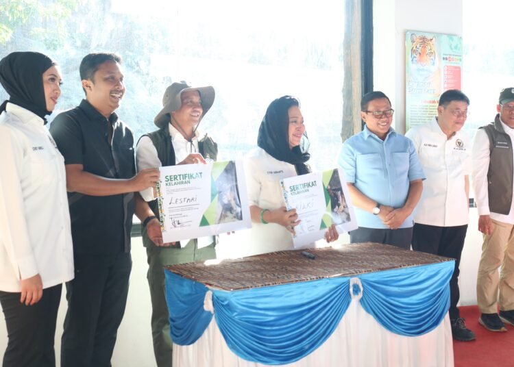 Wali Kota Bukittinggi mendampingi kunjungan kerja Komisi IV DPR RI bersama Menteri LHK ke TMSBK. (foto: Pemko Bukittinggi).