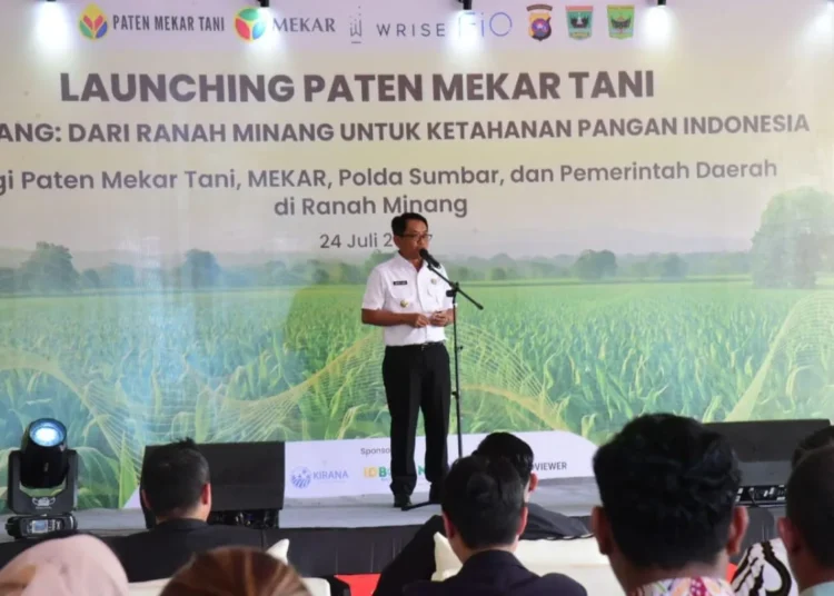 Bupati Padang Pariaman, John Kenedy Azis saat peluncuran Paten Mekar Tani Bajaguang: Dari Ranah Minang untuk Ketahanan Pangan Indonesia di Ulakan Tapakis, (24/7). (dok. Pemkab)