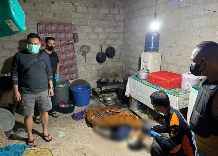 Penemuan mayat pria di Sijunjung. (foto: Dok. Polres Sijunjung).