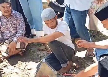 Tangis Suami Iringi Pemakaman Putri Novia, Korban Tewas Kecelakaan Jalintim Asal Padang Pariaman