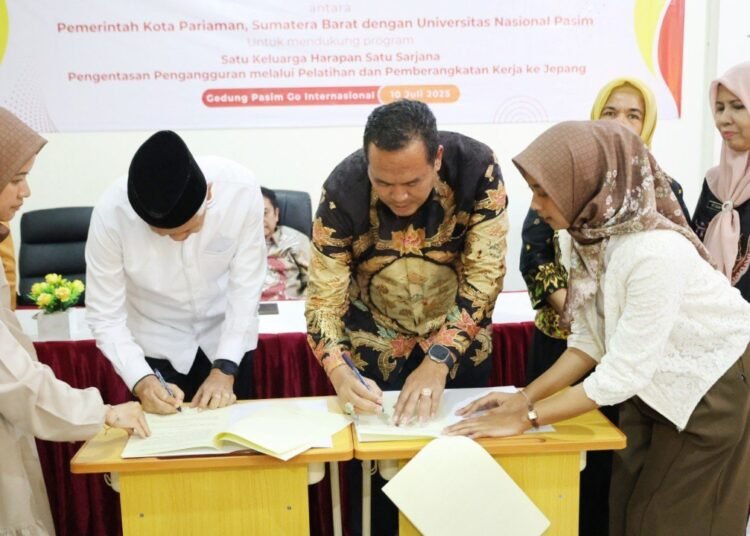 Wali Kota Pariaman, Yota Balad menandatangani nota kesepahaman (MoU) dengan Universitas Nasional PASIM Bandung, Kamis (10/7/2025), di kampus UNAS PASIM, Provinsi Jawa Barat.