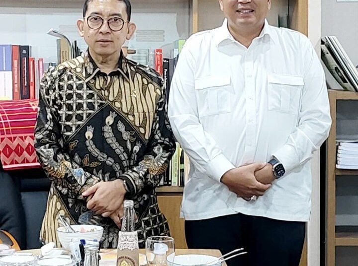 Wali Kota Pariaman, Yota Balad, menghadiri undangan makan malam Menteri Kebudayaan Republik Indonesia, Fadli Zon, di ruang kerja Menteri, Gedung E Lantai 4, Kompleks Kementerian Pendidikan, Kebudayaan, Riset dan Teknologi, Jakarta, Selasa (8/7/2025).