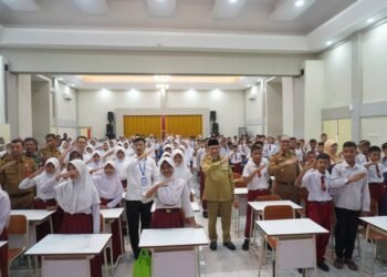Wawako Padang Beri Motivasi di Hari Pertama MPLS Sekolah Rakyat