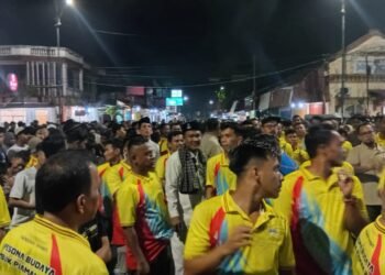 Ratusan Warga Tumpah Ruah Saksikan Tabuik Basalisiah di Pariaman