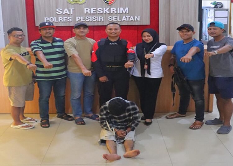 Polisi menangkap FS (21), warga Sago, Nagari Sago Salido, Kecamatan IV Jurai, Pesisir Selatan, atas dugaan menyetubuhi anak di bawah umur.