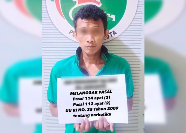 Polisi menangkap terduga bandar sabu-sabu di rumahnya di Jorong Koto Lamo, Nagari Tanjung Balik, Kecamatan Pangkalan Koto Baru, Limapuluh Kota, baru-baru ini