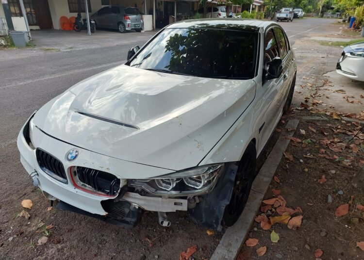 Mobil BMW bernomor polisi BA 312 menabrak seorang pemulung di Jalan Soekarno–Hatta, Kelurahan Balai Nan Duo, Kecamatan Payakumbuh Barat, Kota Payakumbuh, Senin (7/7) pukul 2.30 WIB. Foto: Polres Payakumbuh