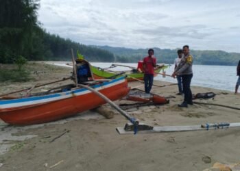 Sebuah Sampan Terbakar di Pesisir Selatan, Diduga Sengaja Dibakar