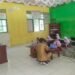 Siswa 3 Kelas di Sebuah SD di Pesisir Selatan Belajar Tanpa Kursi dan Meja