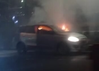 Mobil Datsun Terbakar di Depan DPRD Bukittinggi, Diduga karena Korsleting Kabel