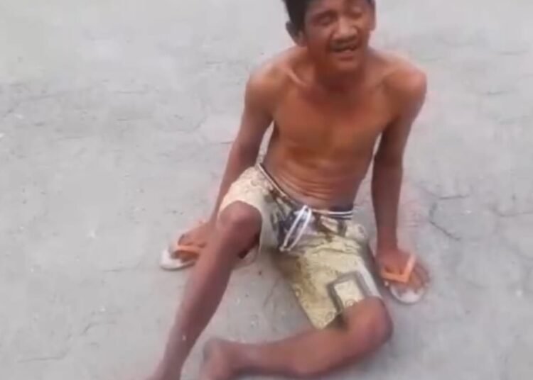 Seorang pengemis di Padang Diamankan Satpol PP lantaran pura-pura cacat.