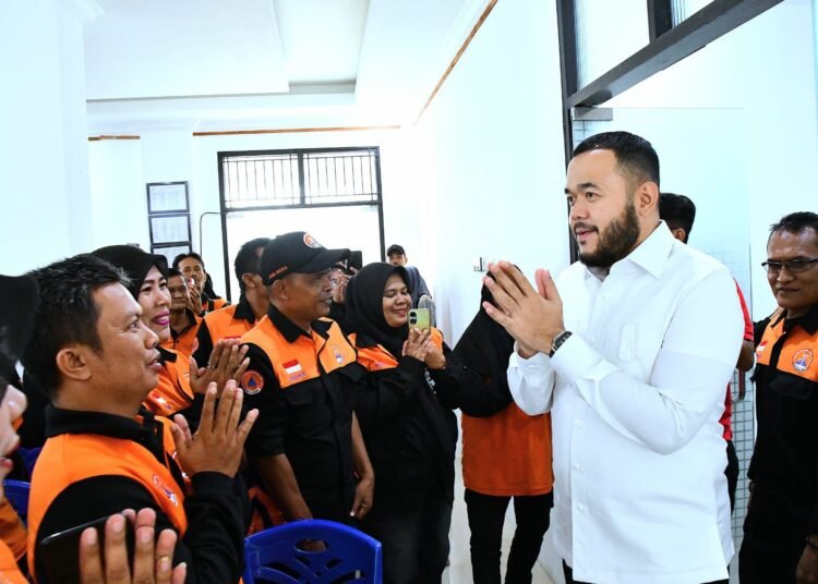 Wali Kota Padang, Fadly Amran bersilaturahmi dengan jajaran pengurus KSB Kecamatan Padang Timur, di Aula Kantor Camat Padang Timur, Sabtu (26/7/2025). Foto: Pemko Padang