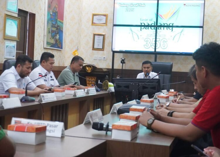 rapat persiapan Padang Great Sale di Aula Dinas Perdagangan, Rabu (9/7/2025).
