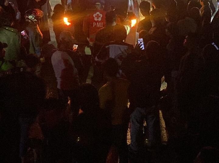 kebakaran hanguskan 2 rumah di kawasan Tanah Nyariang, Nagari Batu Taba, Kecamatan IV Angkek, Kabupaten Agam, pada Selasa dini hari (29/7).