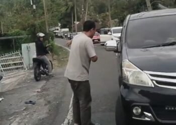 Video: Sopir Cekcok di Jalan Lintas Solok–Padang Panjang gegara Terobos Antrian Macet
