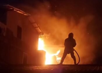 Kebakaran Hebat di Agam, Dua Rumah Ludes, Satu Warga Tewas Terjebak