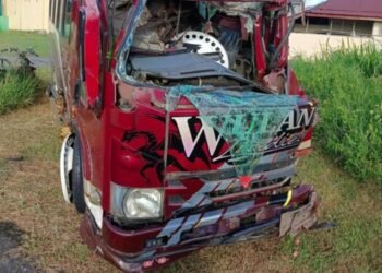 Mobil Mikrobus Tabrak Pohon hingga Terguling di Pariaman, Korban Tiga Orang